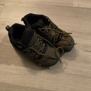 Wonder nation size 11 boots. Slight discoloration but very comfy hiking boots!